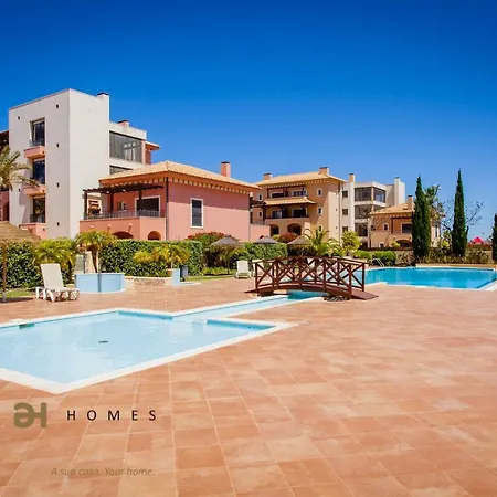 Greice Homes 3 Bedroom En-suite Victoria Boulevard Holiday home *